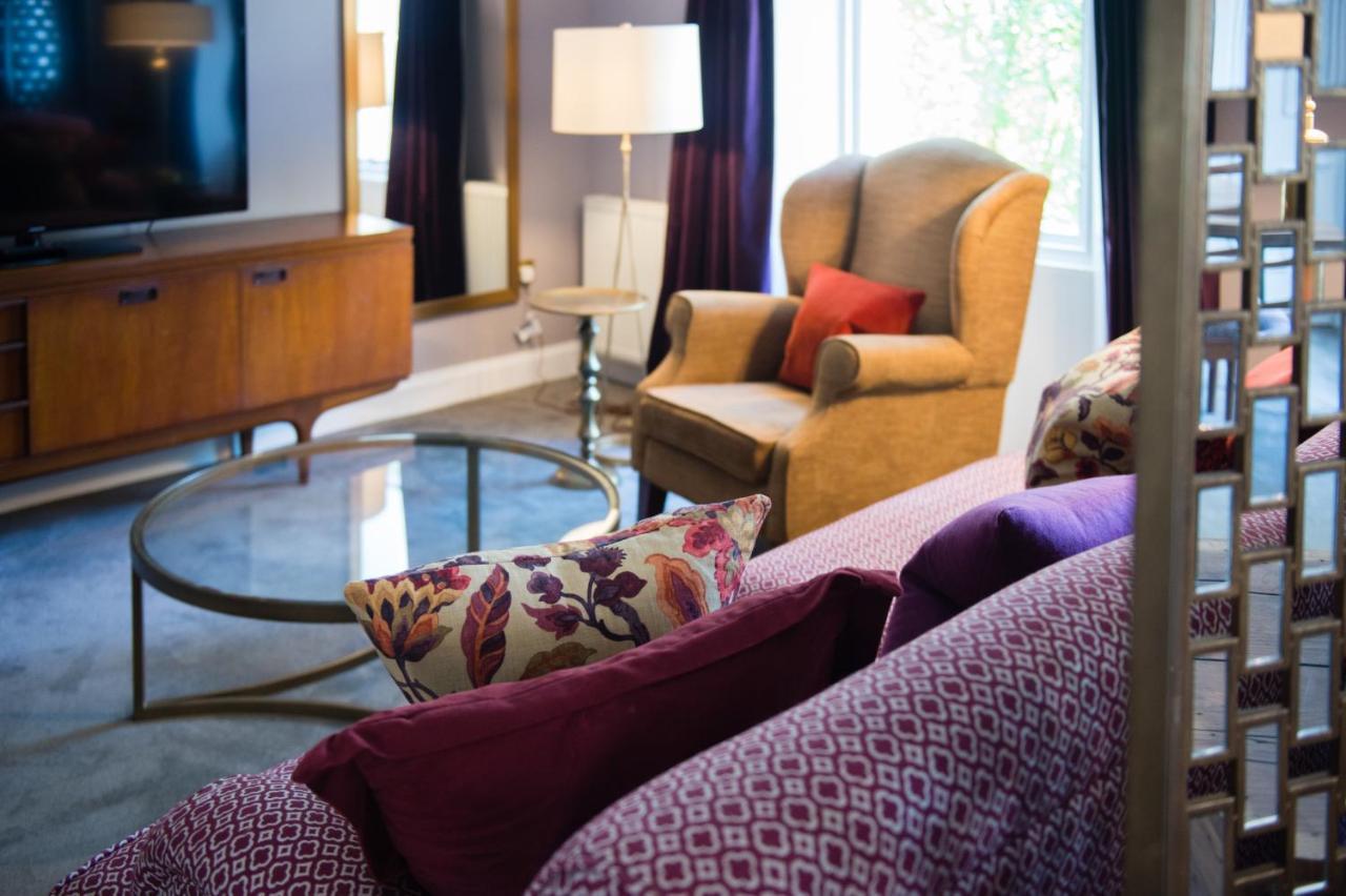 One Devonshire Gardens A Hotel Du Vin Γλασκώβη Εξωτερικό φωτογραφία A living room at the Hotel Indigo in San Francisco